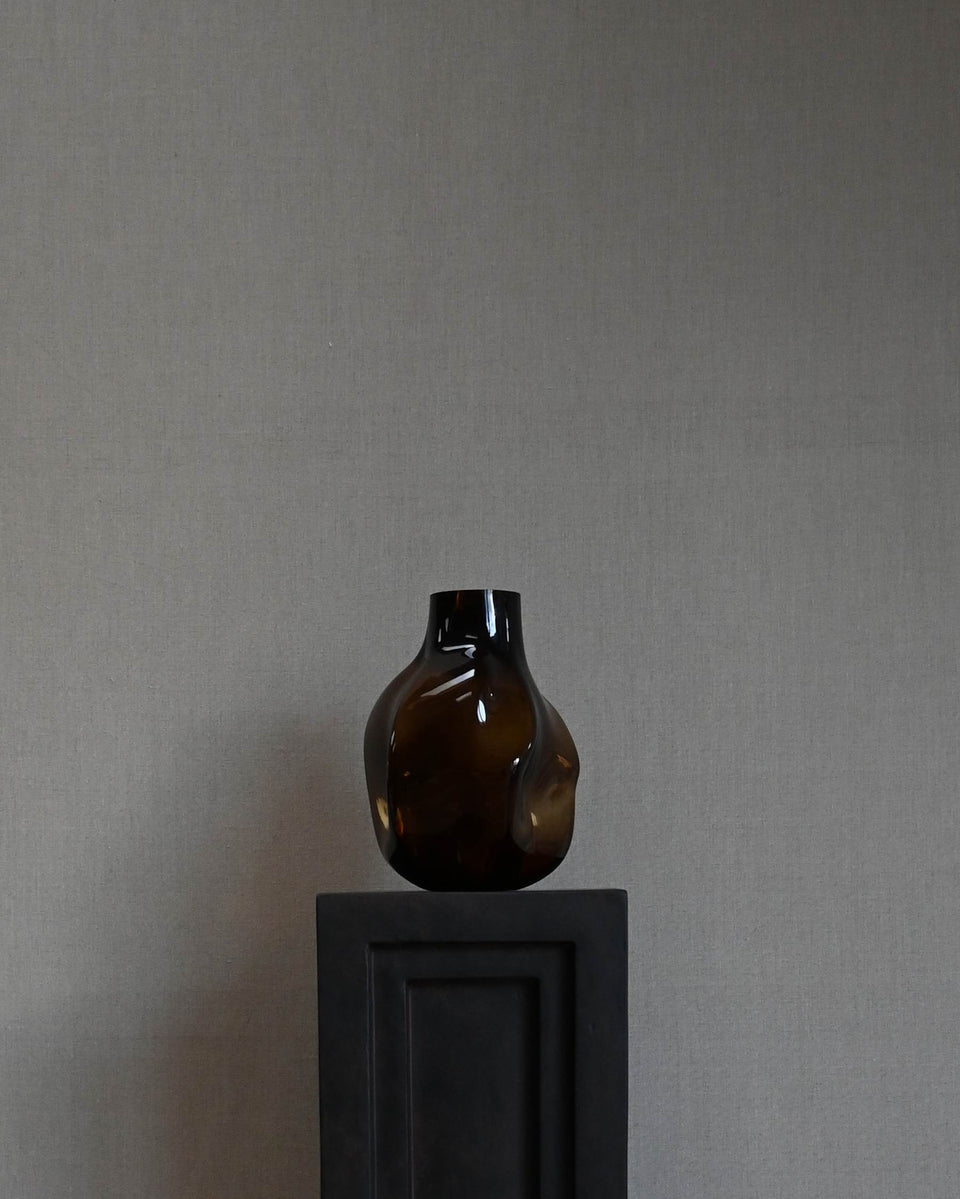 Bakku Vase, Medio